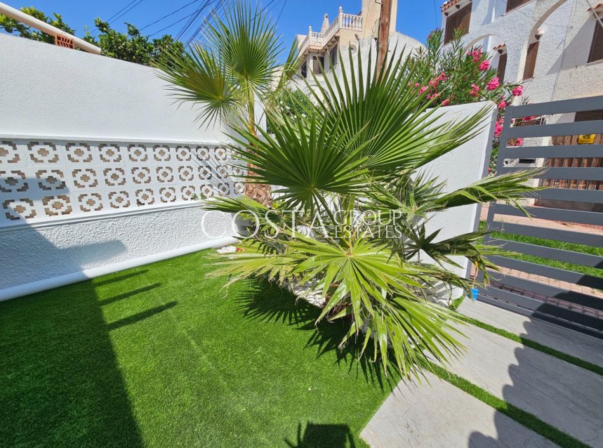Resale - House -
Torrevieja - Torrevieja Centro