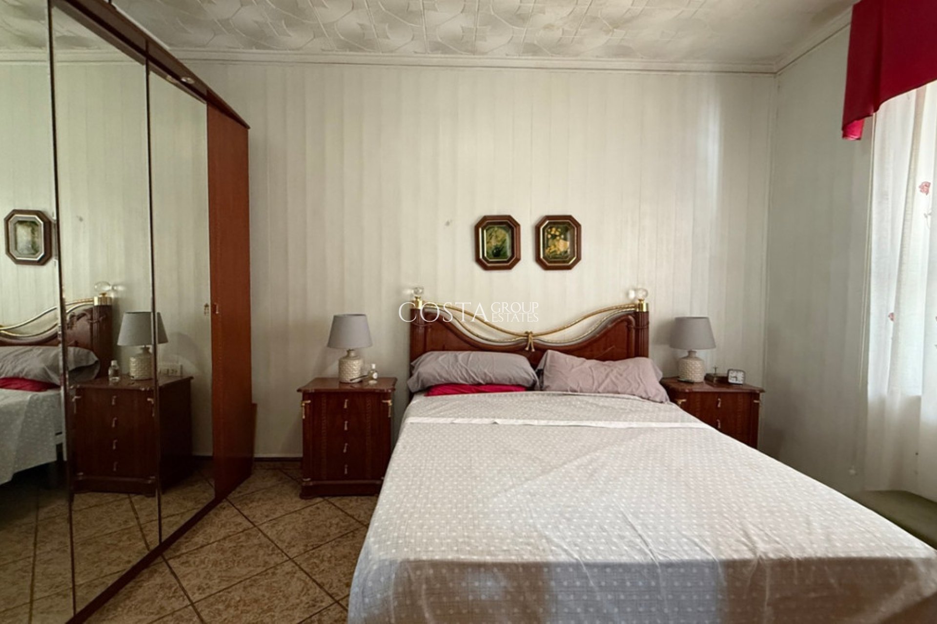 Resale - House -
Torrevieja - Torrevieja Centro