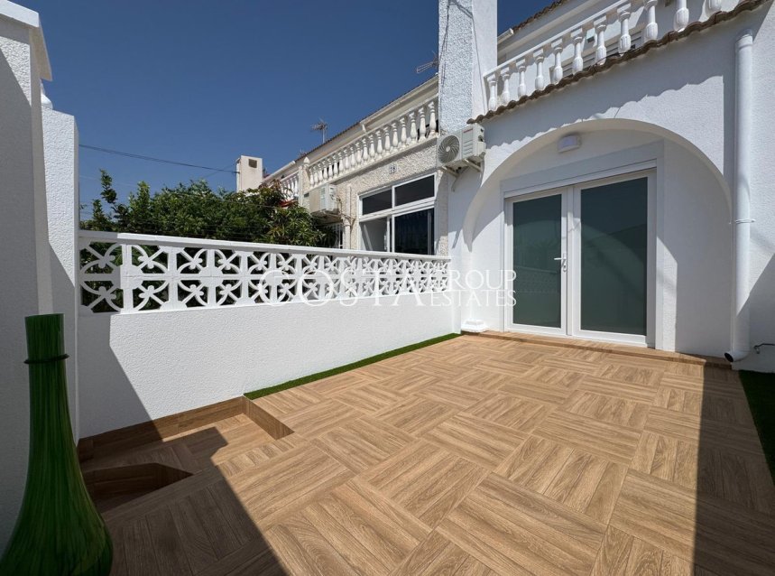 Resale - House -
Torrevieja - Torrevieja Centro