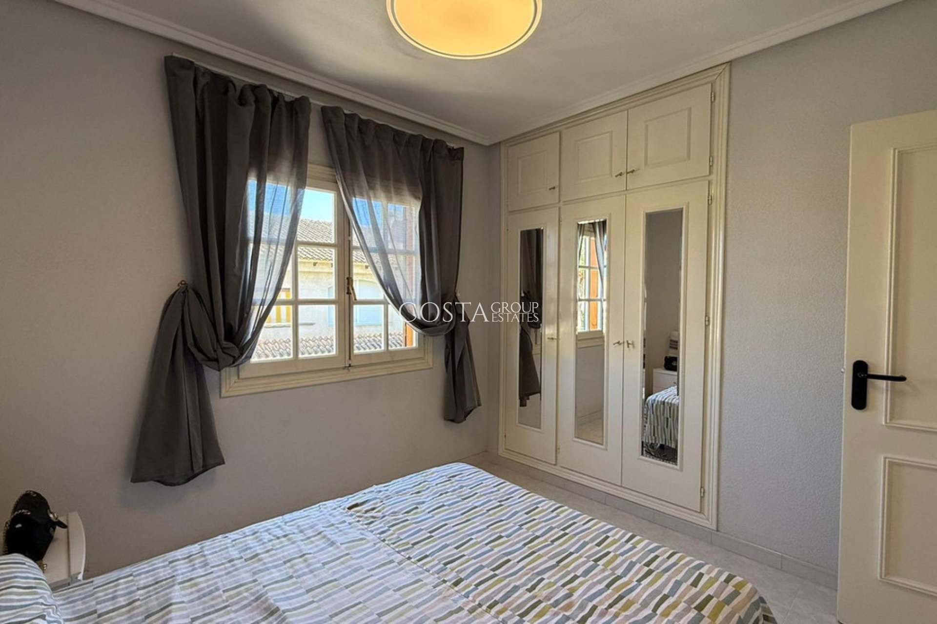 Resale - House -
Torrevieja - Torrevieja Centro