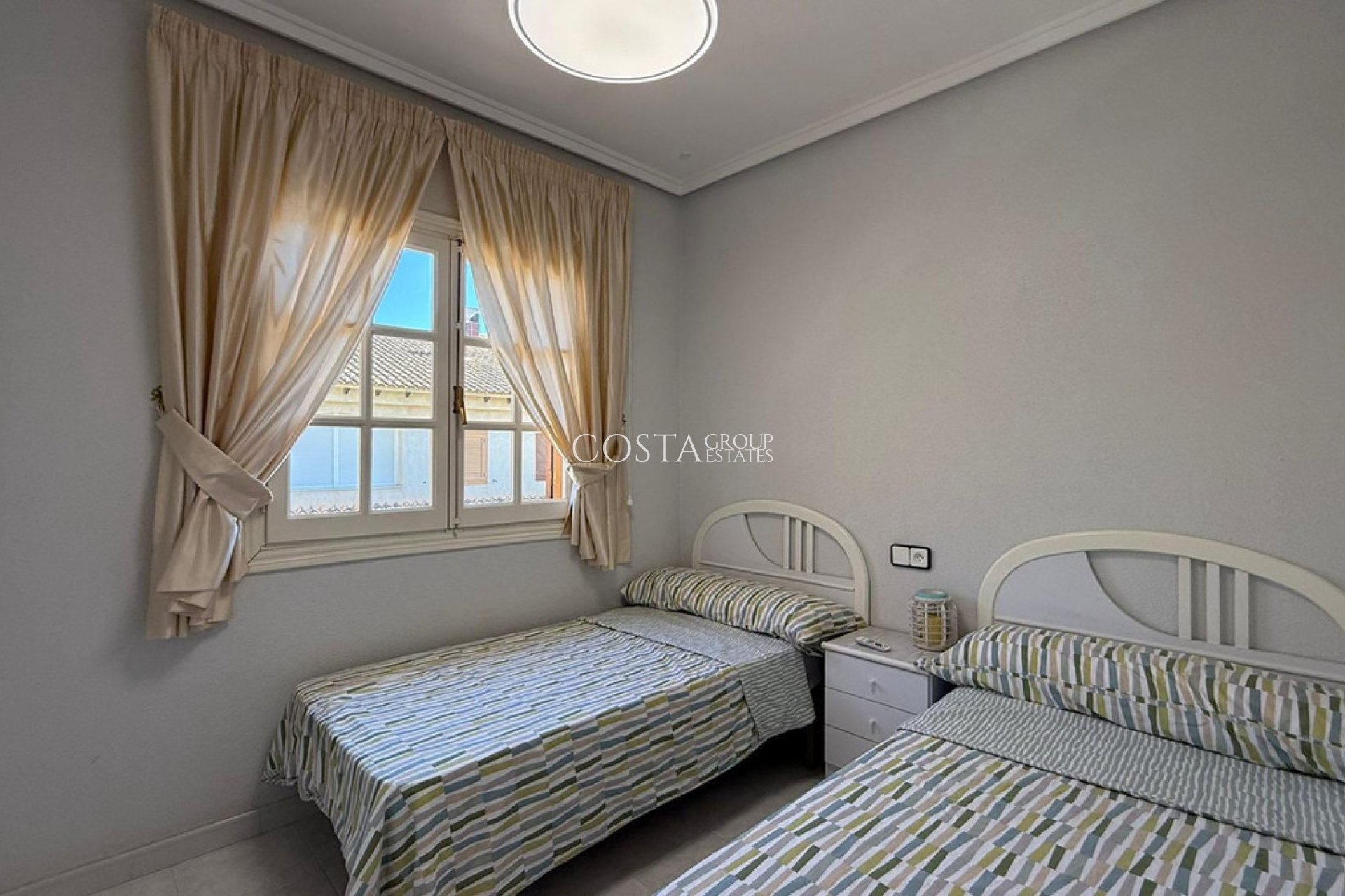 Resale - House -
Torrevieja - Torrevieja Centro