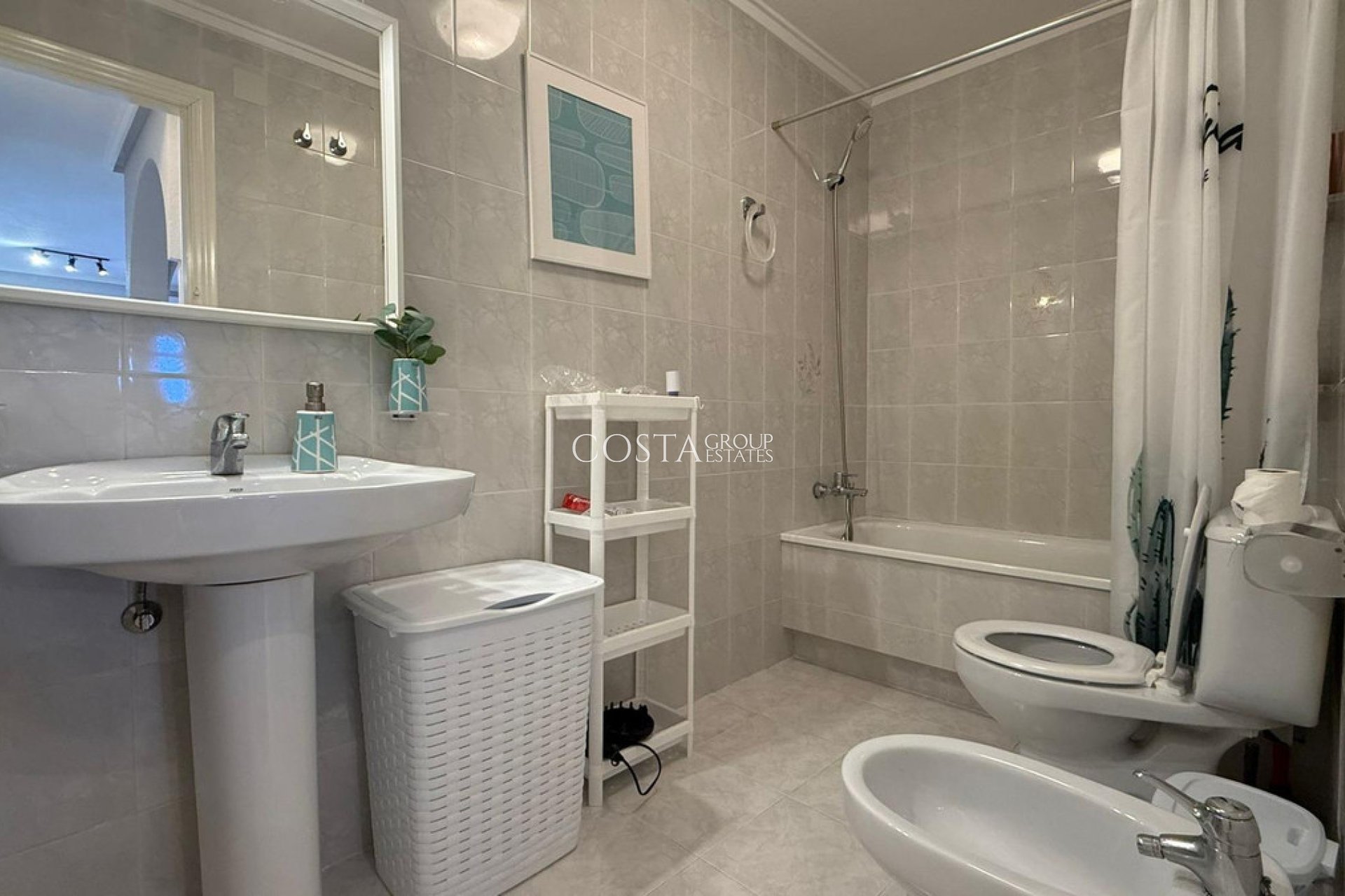 Resale - House -
Torrevieja - Torrevieja Centro