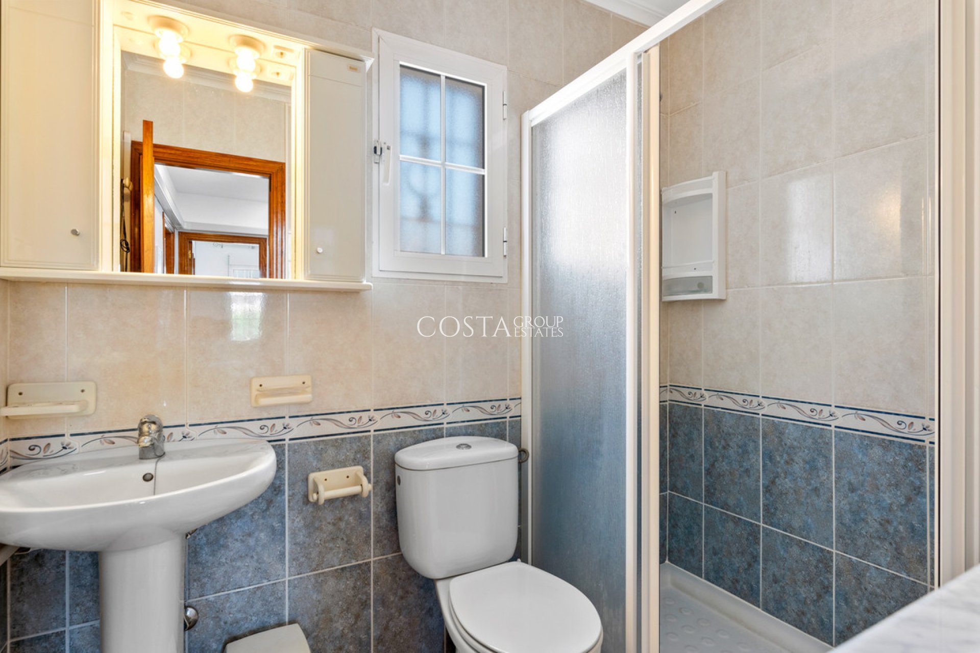 Resale - House -
Torrevieja - Torrevieja Centro