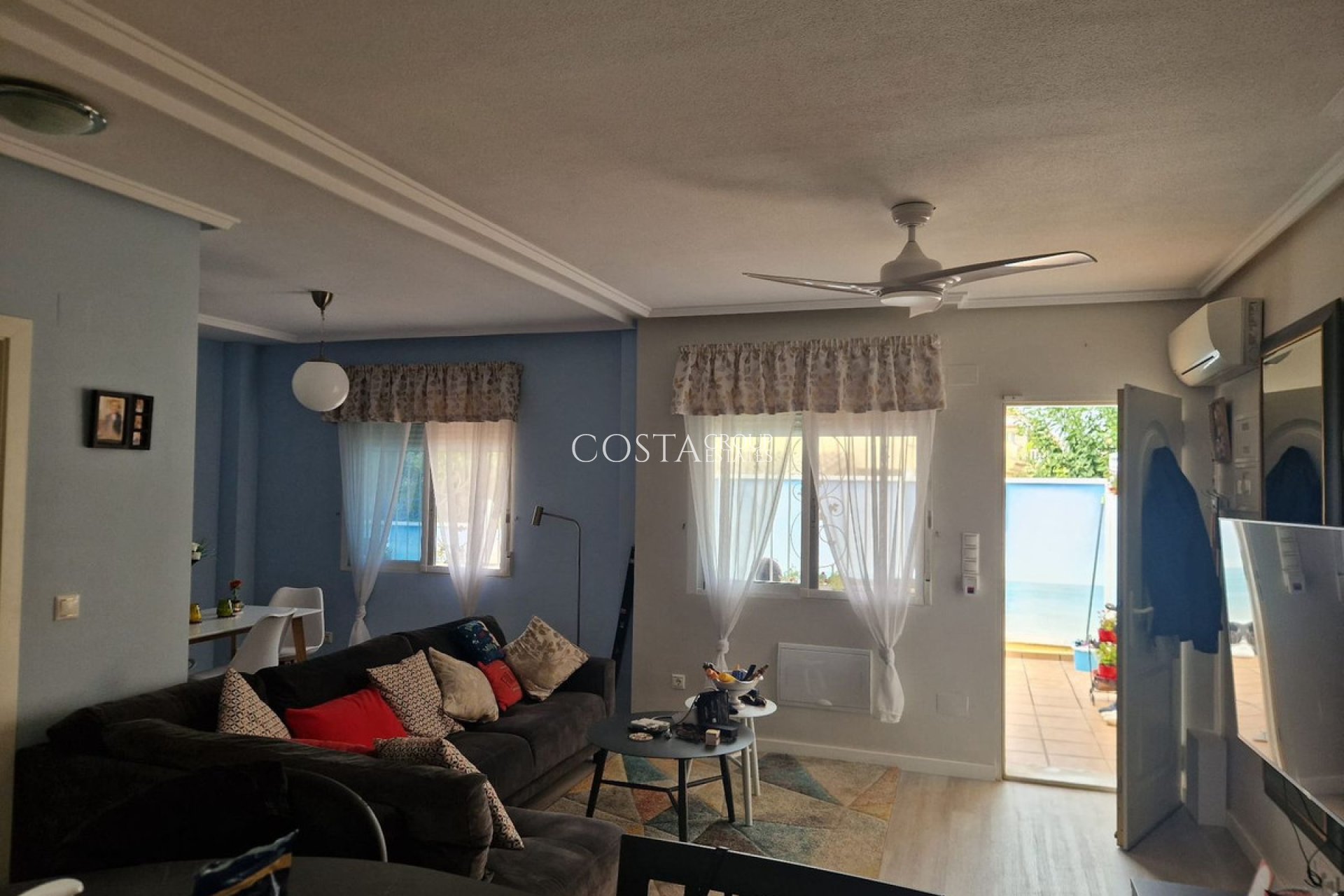 Resale - House -
Torrevieja - Torrevieja Centro