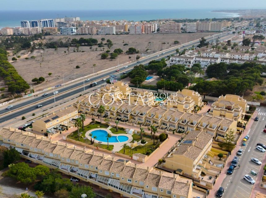 Resale - House -
Torrevieja - Torrevieja Centro