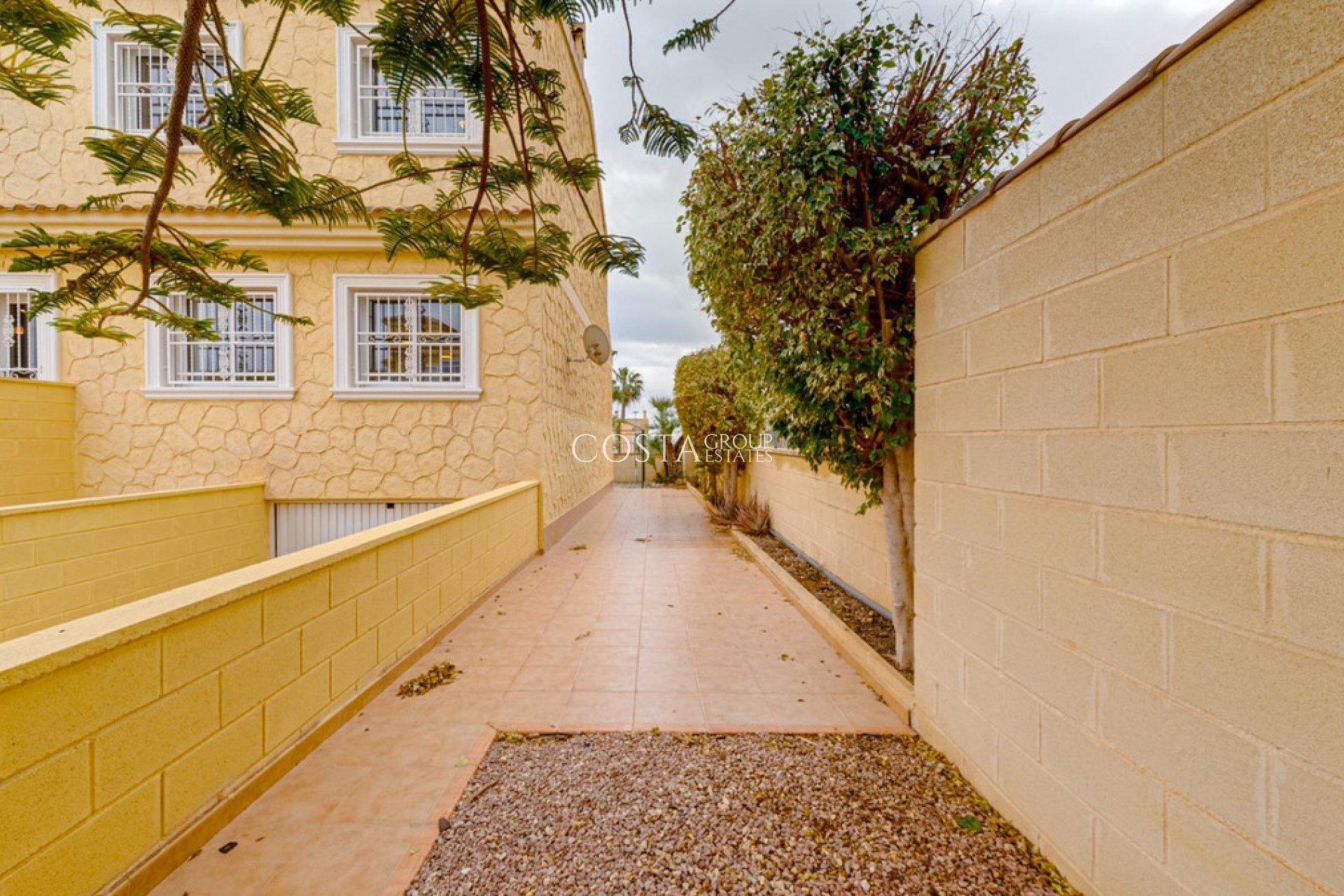 Resale - House -
Torrevieja - Torrevieja Centro