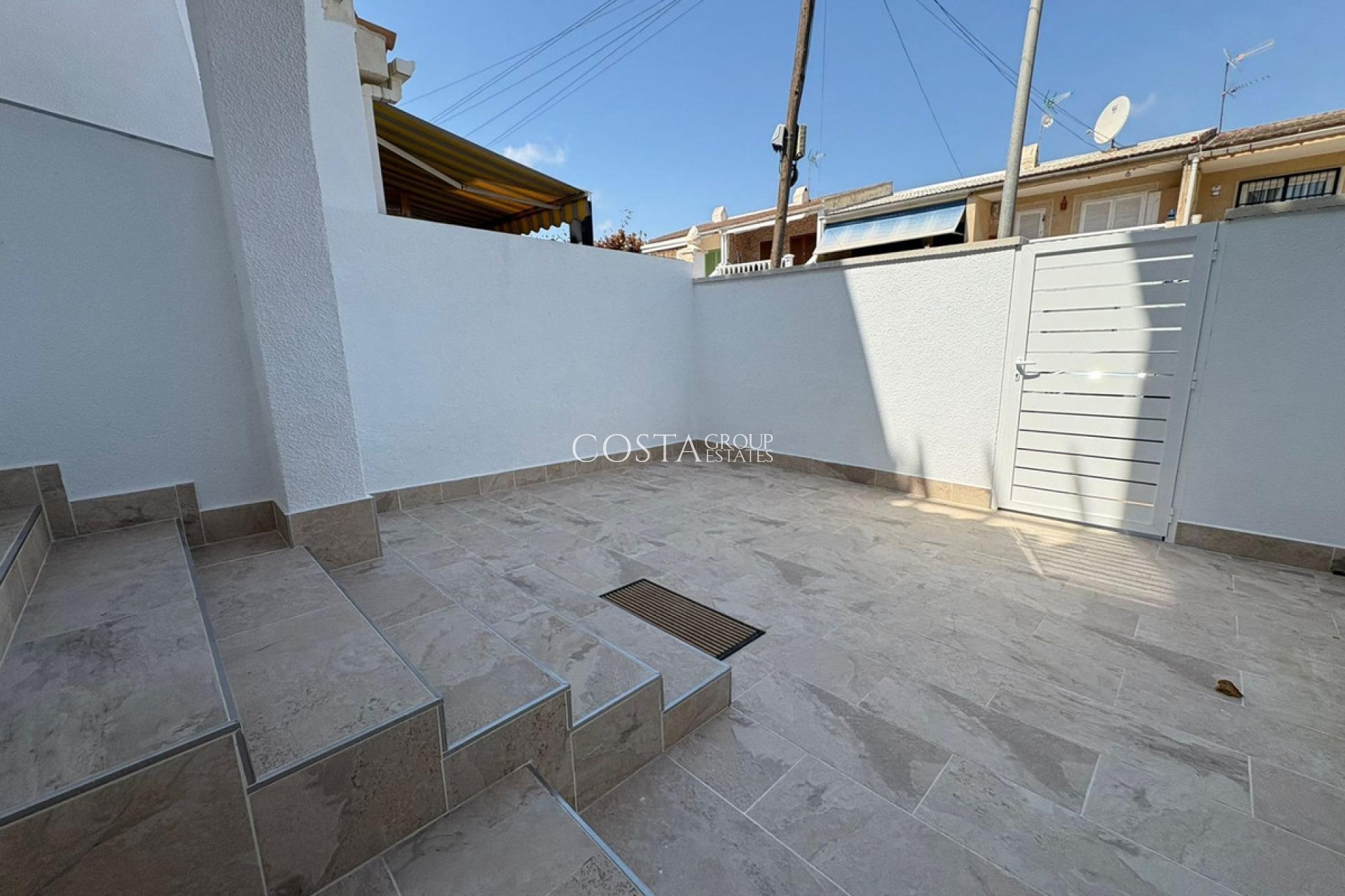 Resale - House -
Torrevieja - Torrevieja Centro