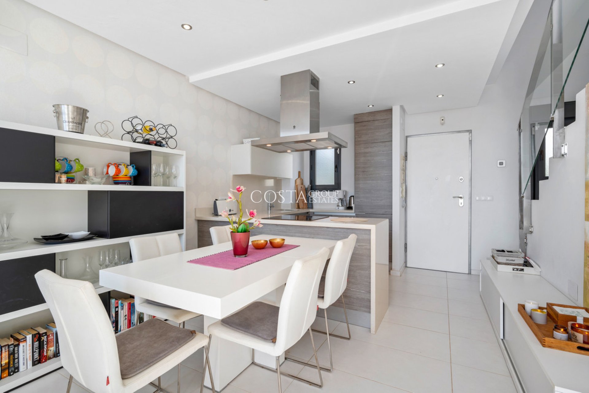 Resale - House -
Torrevieja - Torrevieja Centro