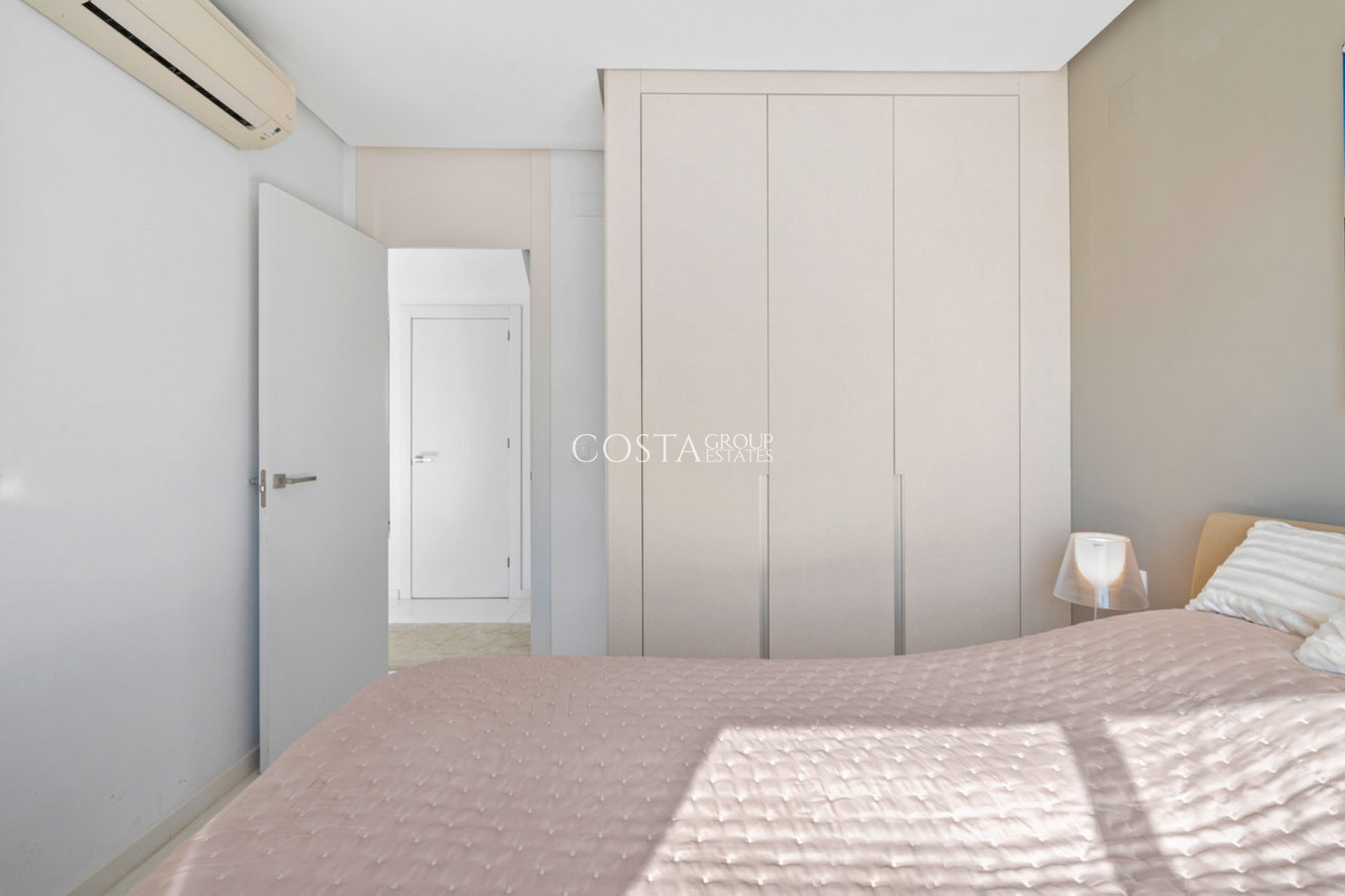 Resale - House -
Torrevieja - Torrevieja Centro