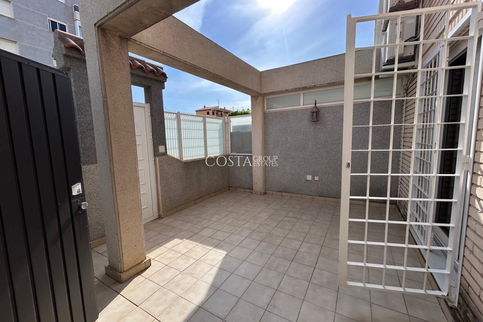 Resale - House -
Torrevieja - Torrevieja Centro