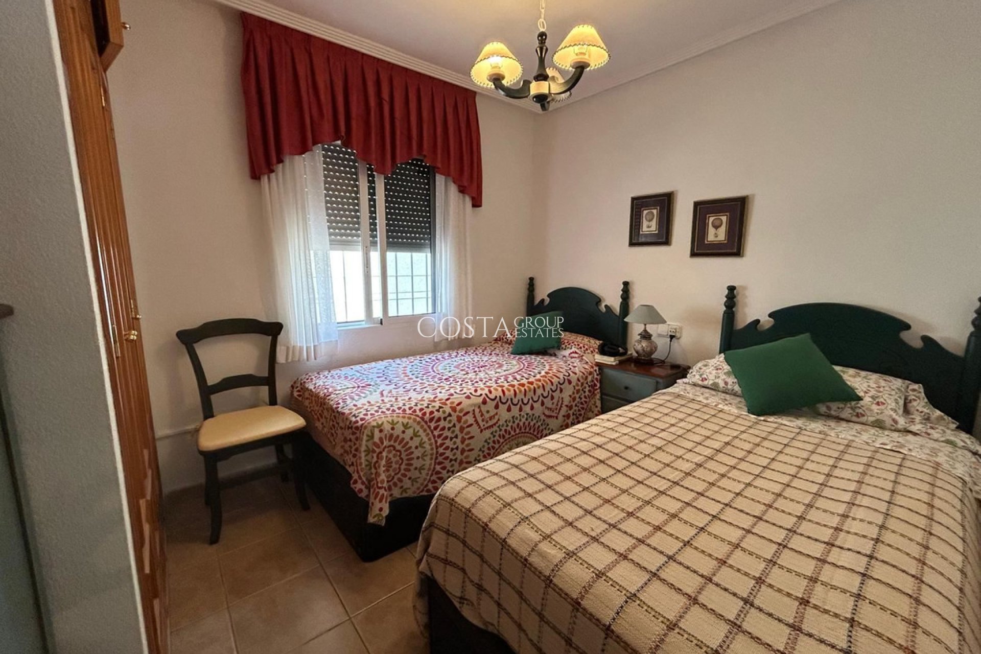 Resale - House -
Torrevieja - Torrevieja Centro