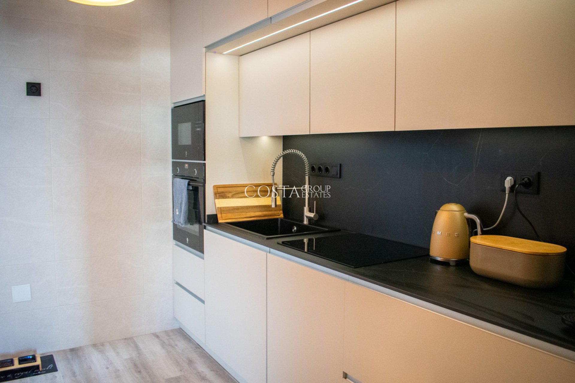 Resale - House -
Torrevieja - Torrevieja Centro