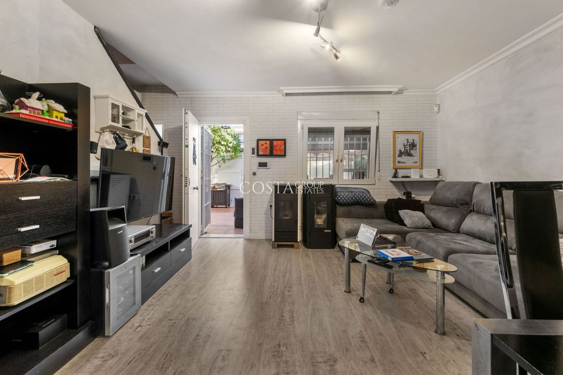 Resale - House -
Torrevieja