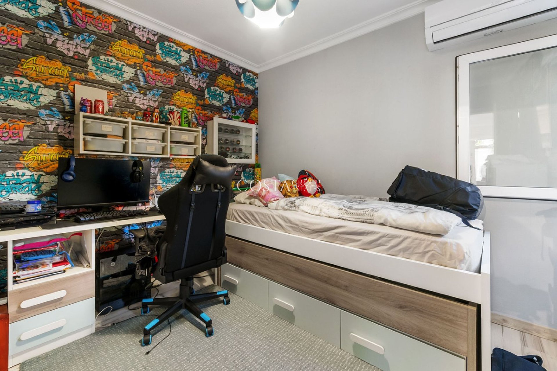 Resale - House -
Torrevieja