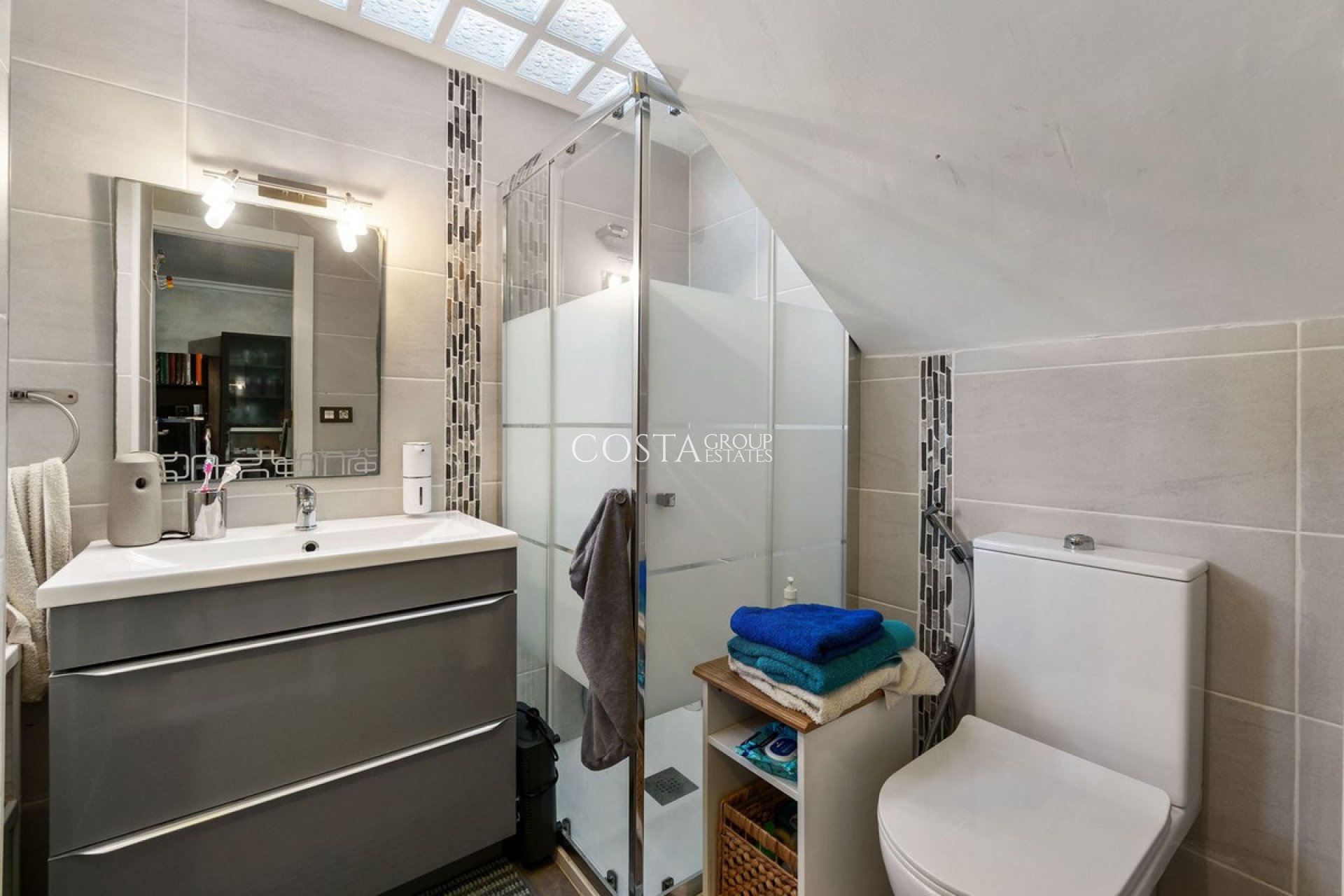 Resale - House -
Torrevieja