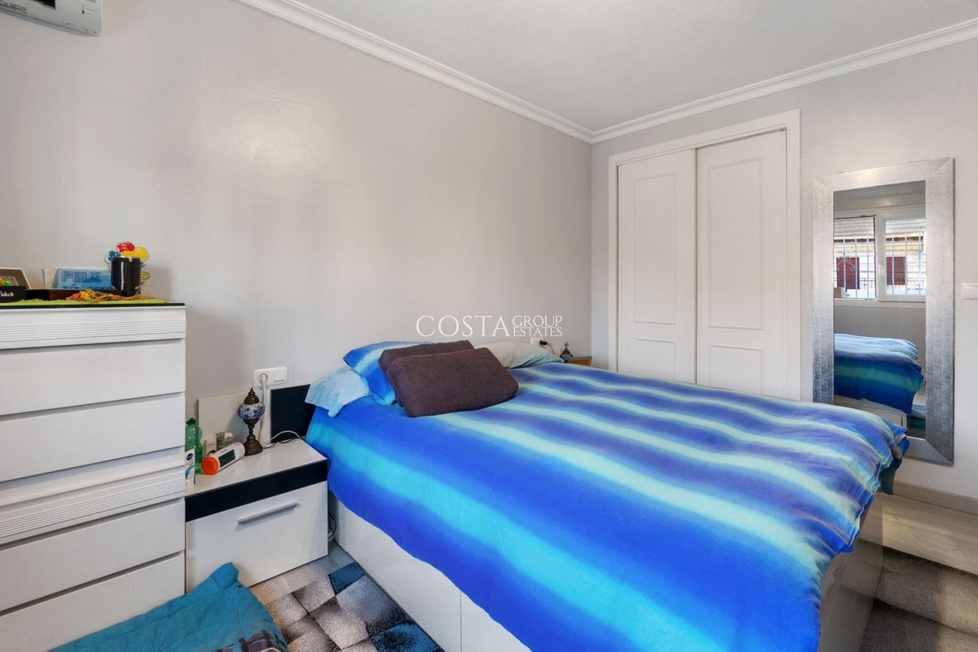 Resale - House -
Torrevieja