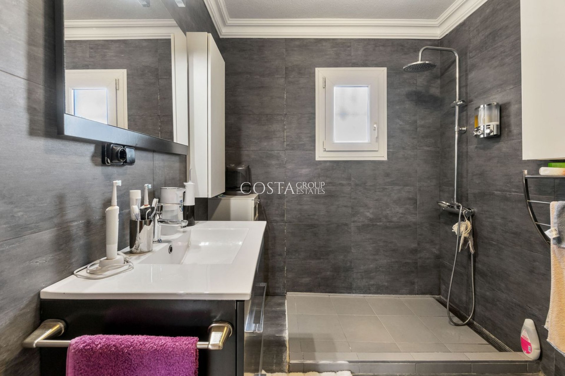 Resale - House -
Torrevieja