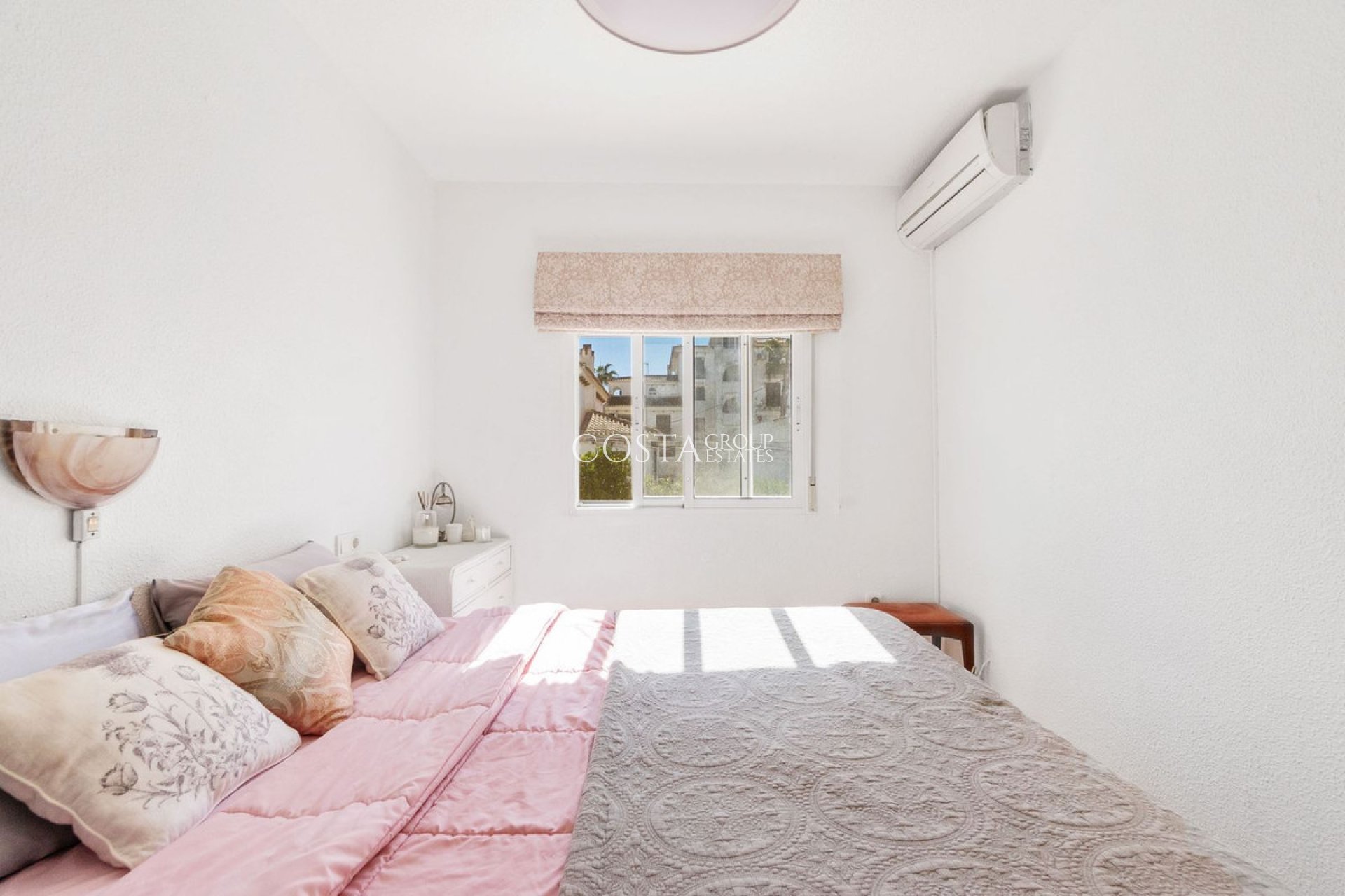 Resale - House -
Torrevieja