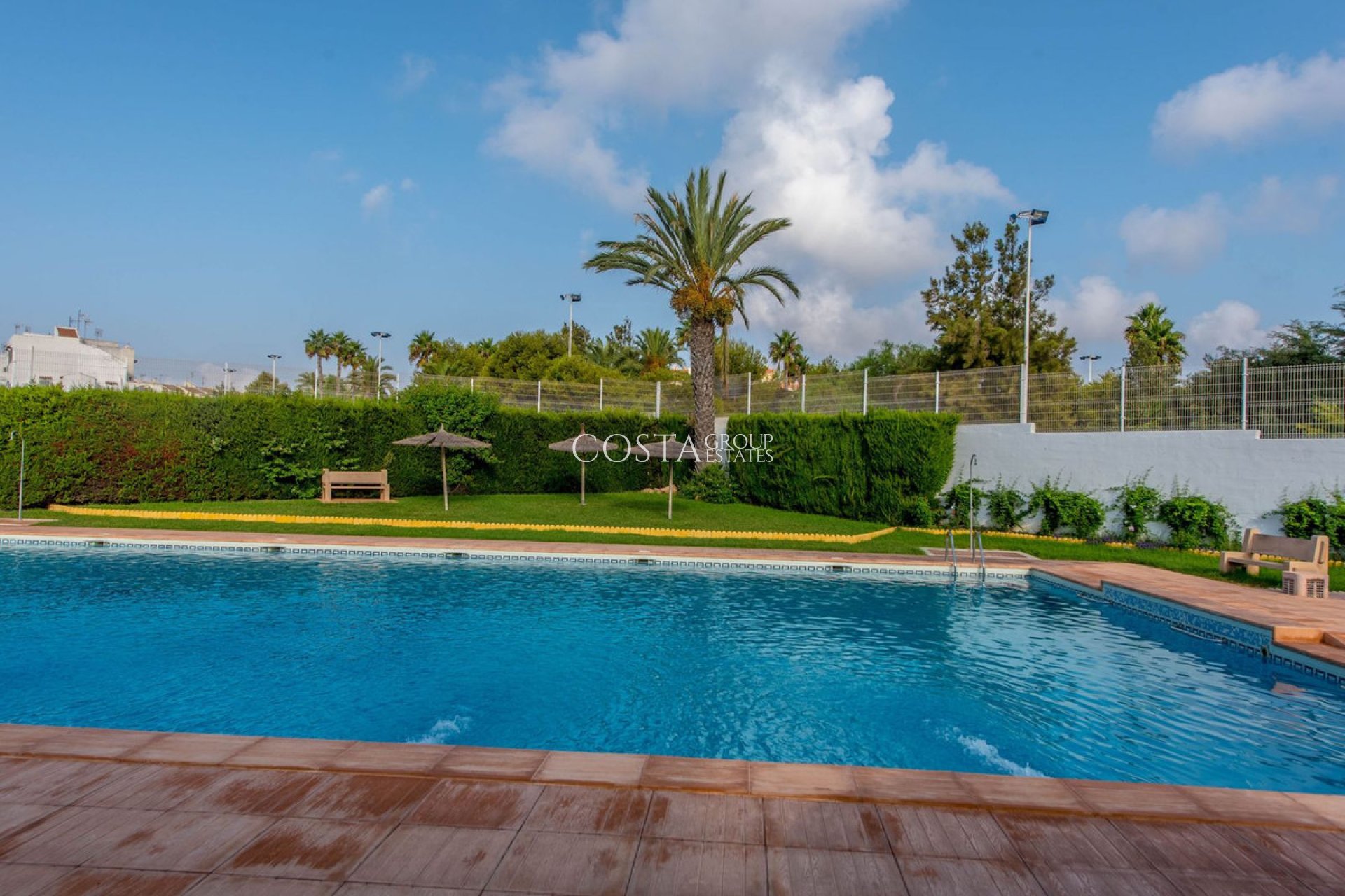 Resale - House -
Torrevieja