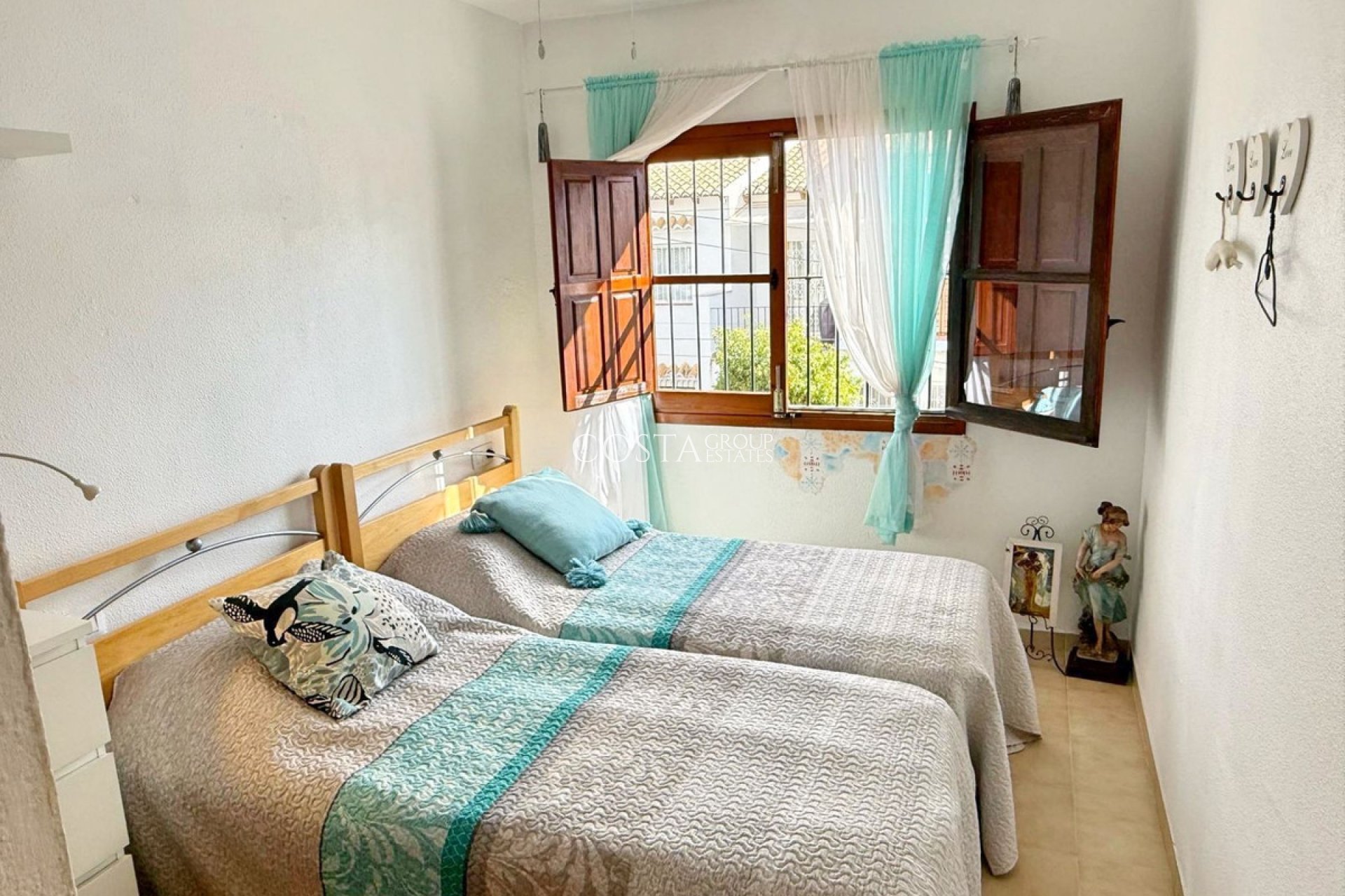 Resale - House -
Torrevieja