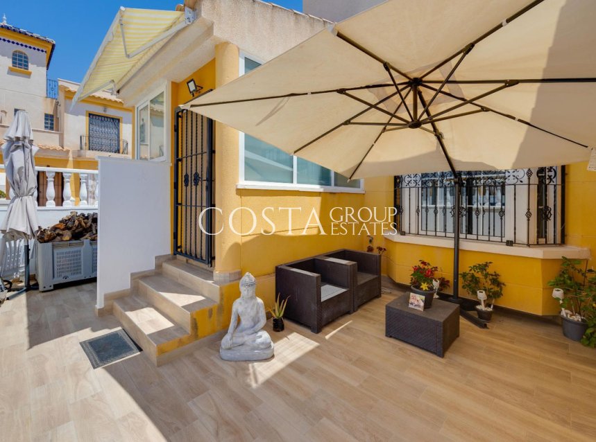 Resale - House -
Urbanización El Raso