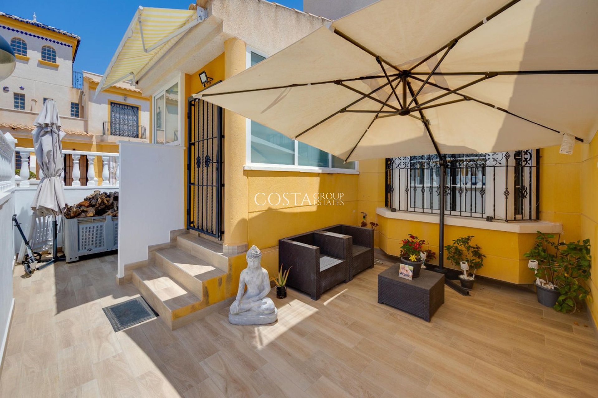 Resale - House -
Urbanización El Raso