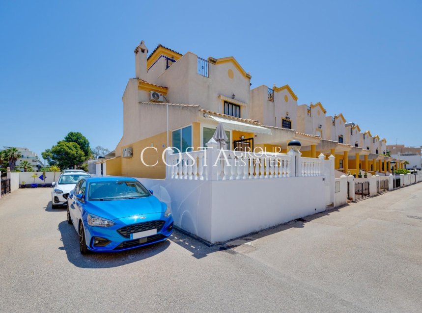 Resale - House -
Urbanización El Raso