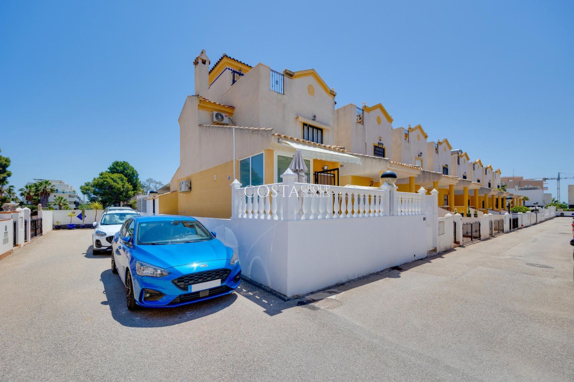 Resale - House -
Urbanización El Raso