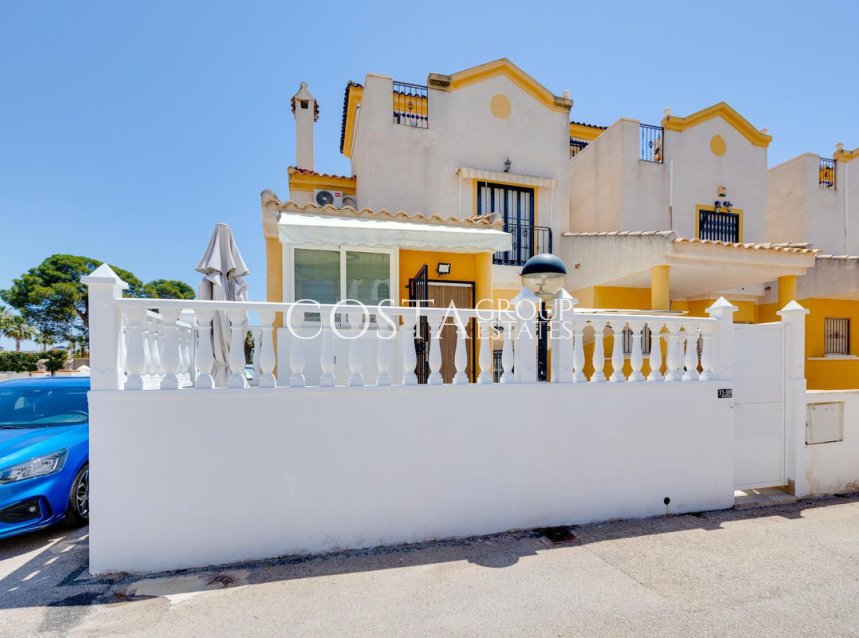 Resale - House -
Urbanización El Raso