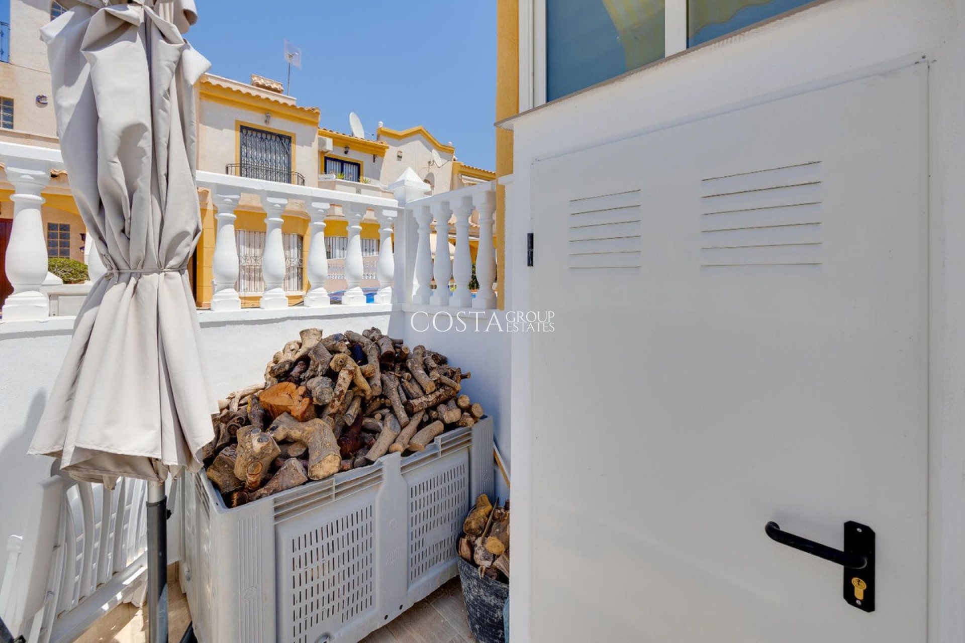 Resale - House -
Urbanización El Raso