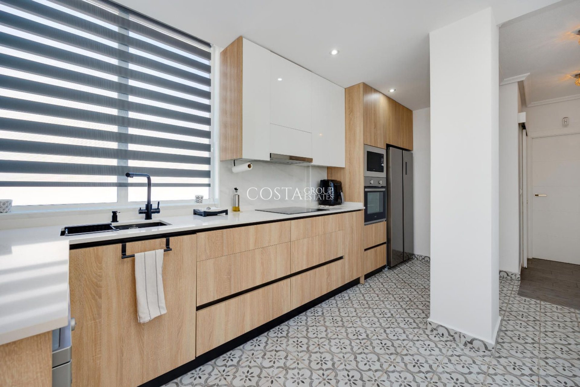 Resale - House -
Urbanización El Raso