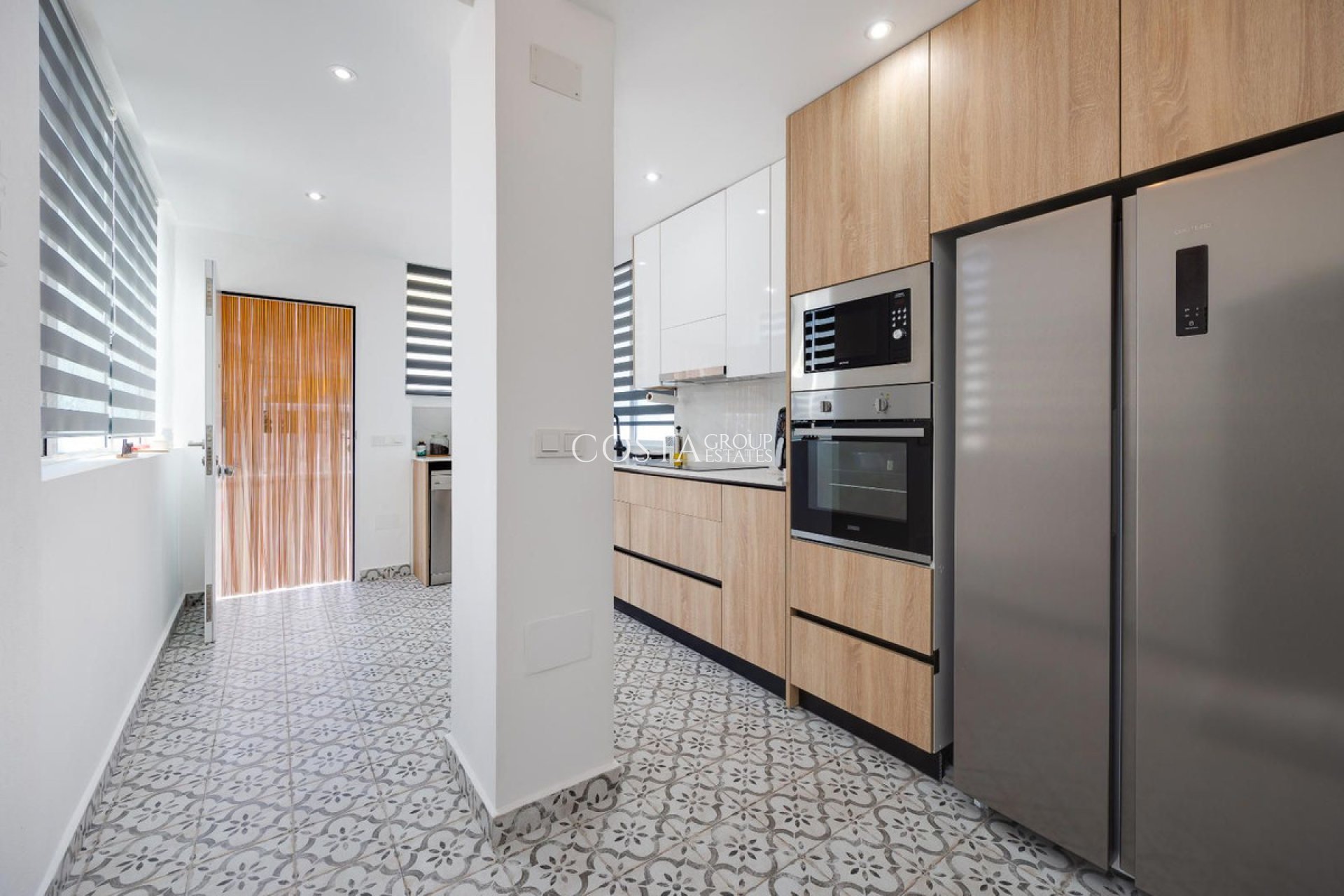 Resale - House -
Urbanización El Raso