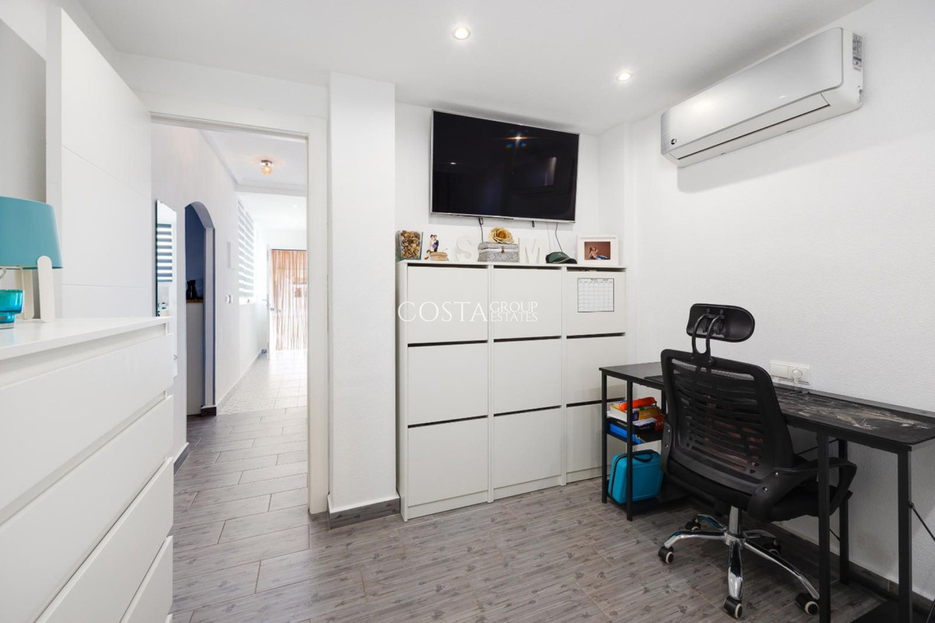 Resale - House -
Urbanización El Raso