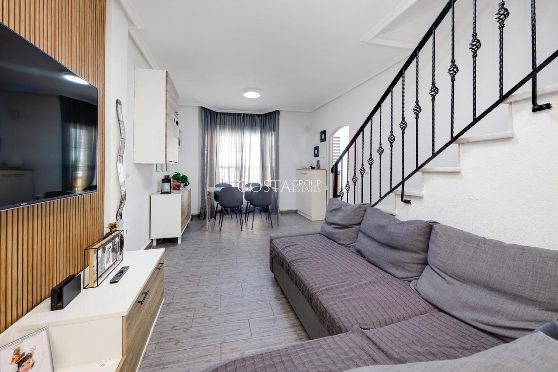Resale - House -
Urbanización El Raso