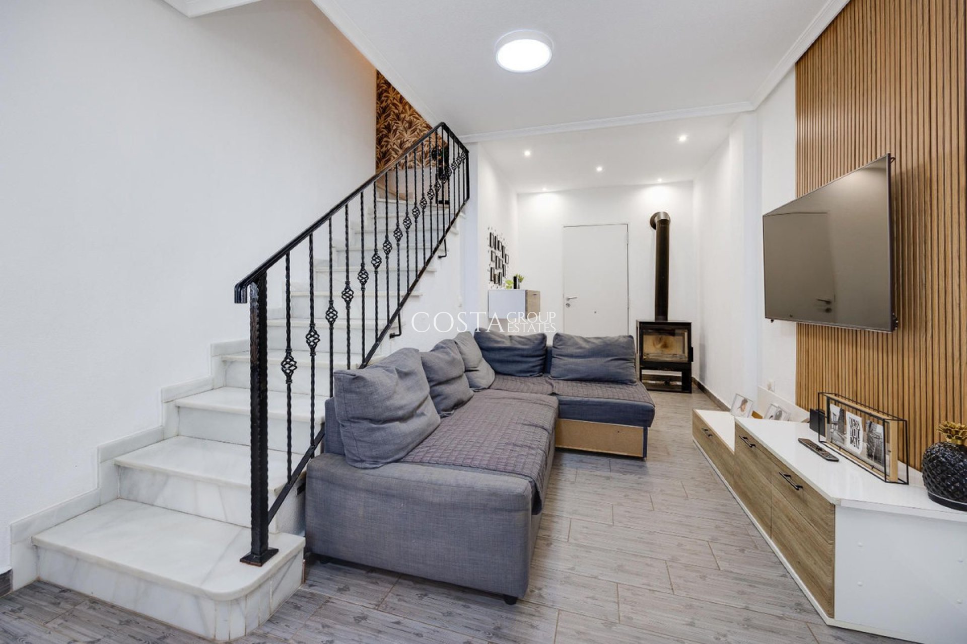Resale - House -
Urbanización El Raso