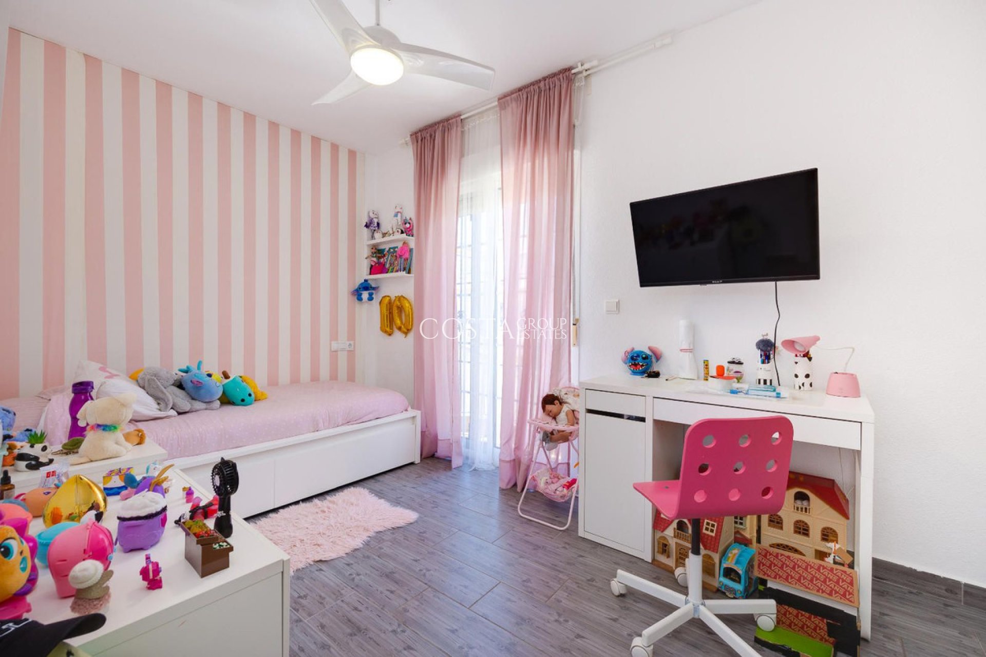 Resale - House -
Urbanización El Raso