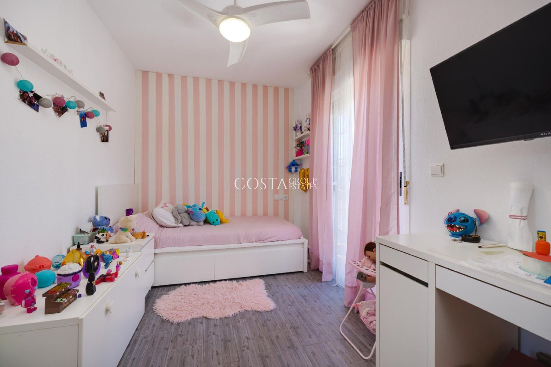 Resale - House -
Urbanización El Raso