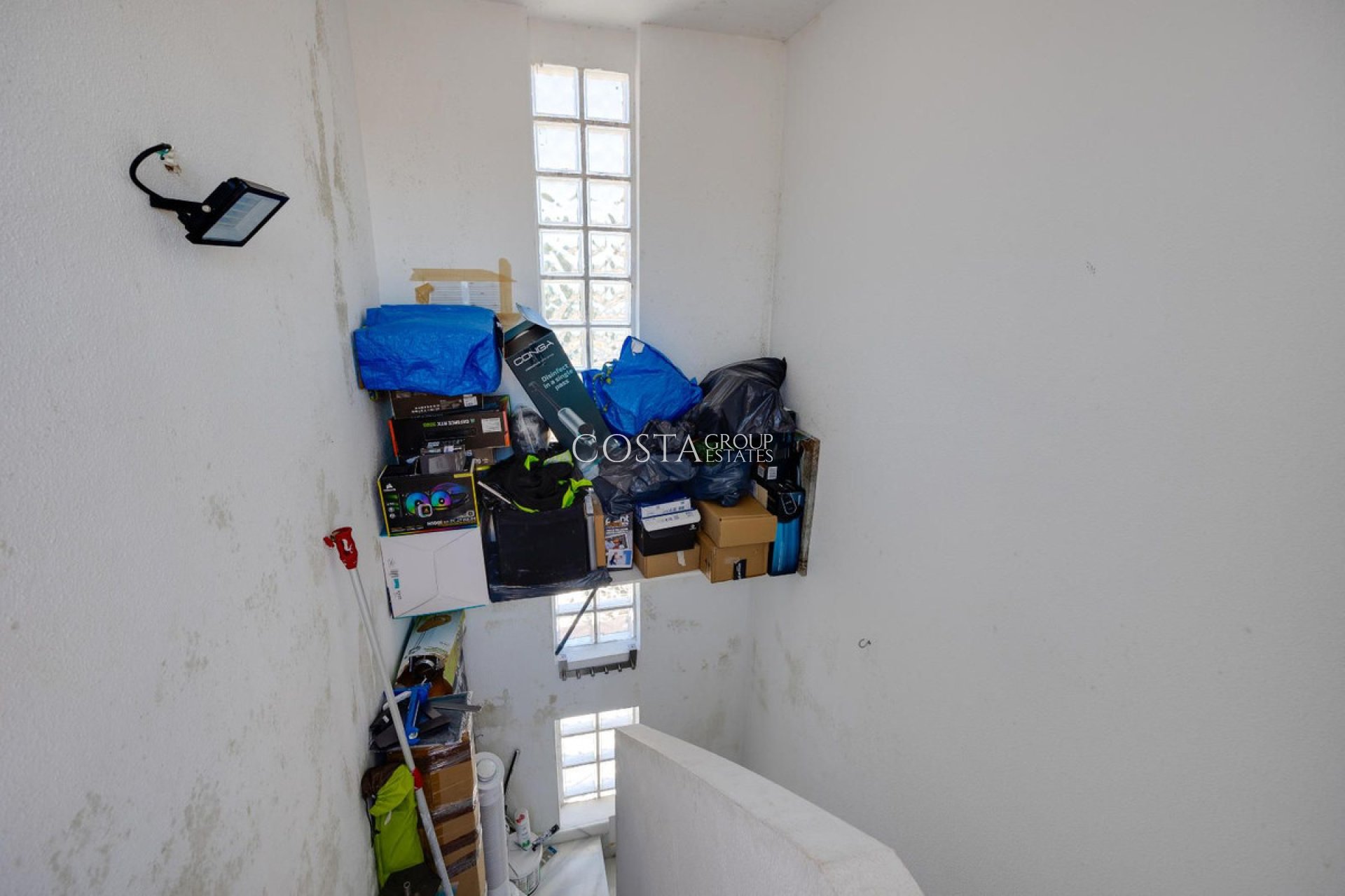 Resale - House -
Urbanización El Raso