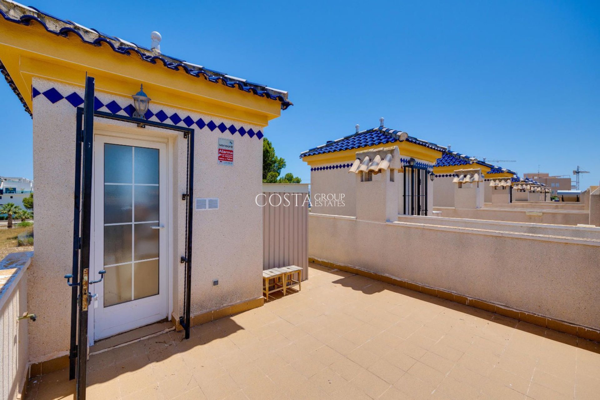 Resale - House -
Urbanización El Raso