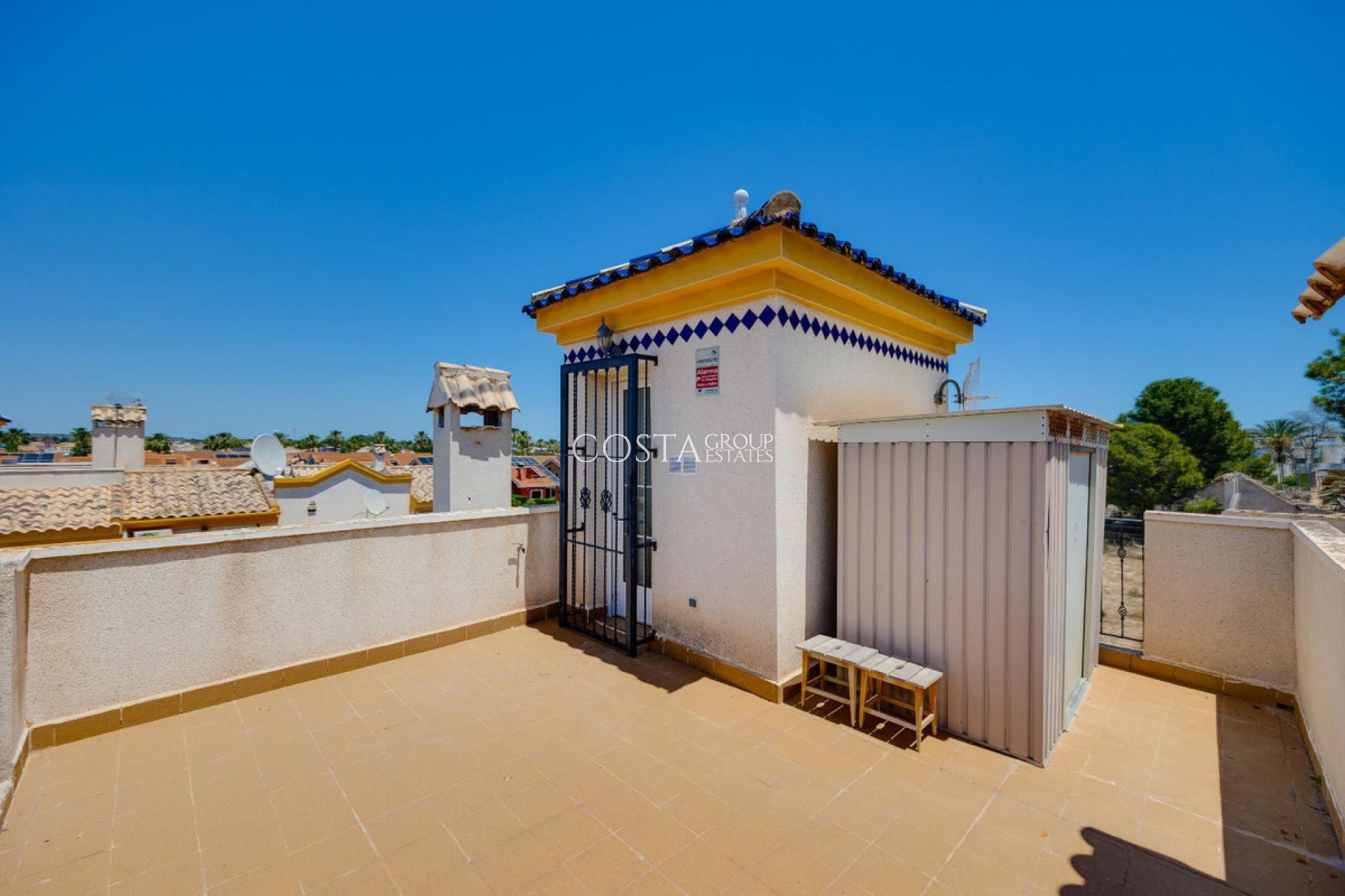 Resale - House -
Urbanización El Raso
