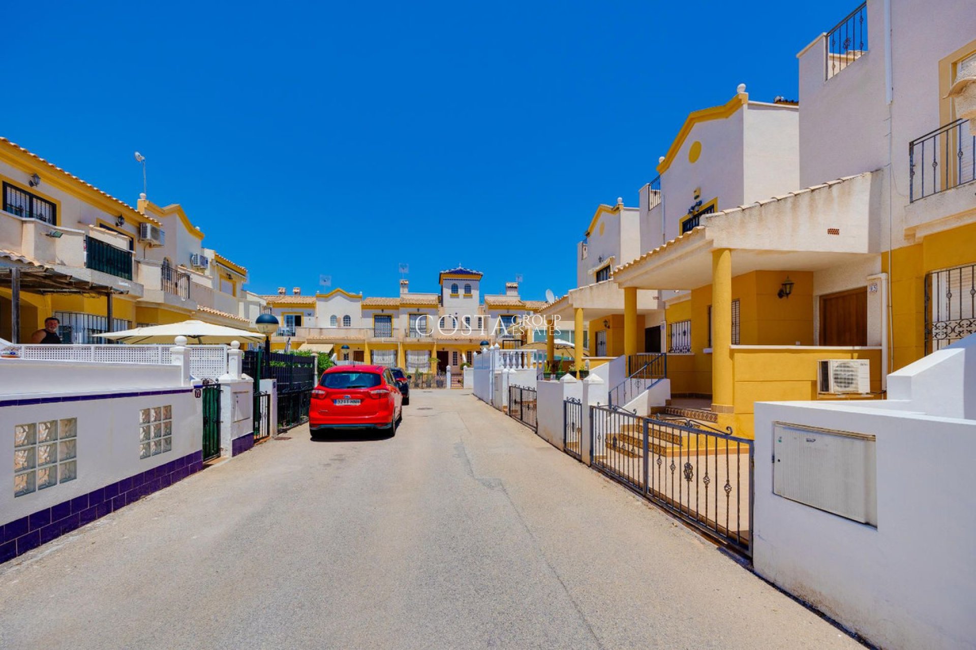 Resale - House -
Urbanización El Raso