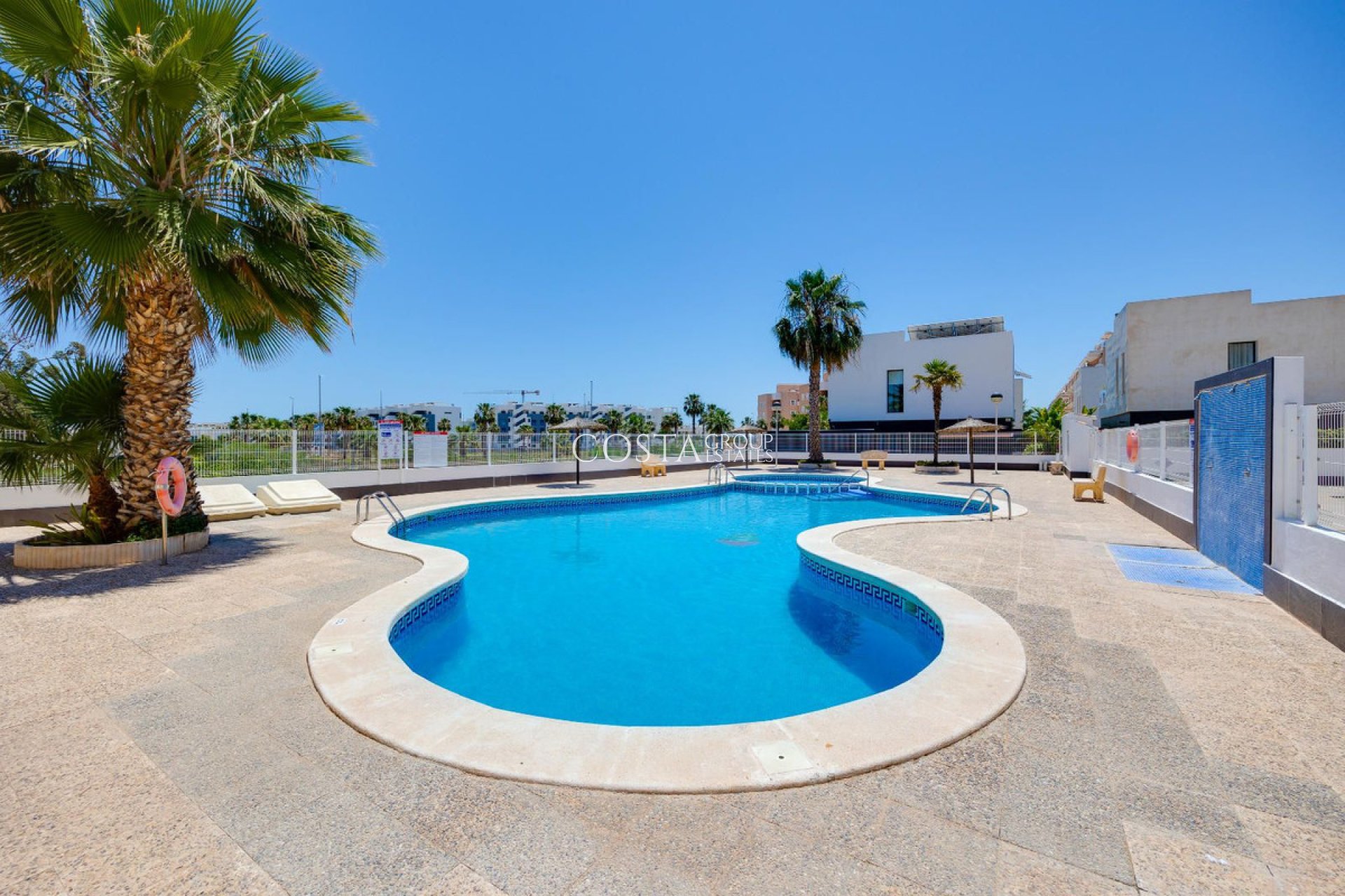 Resale - House -
Urbanización El Raso