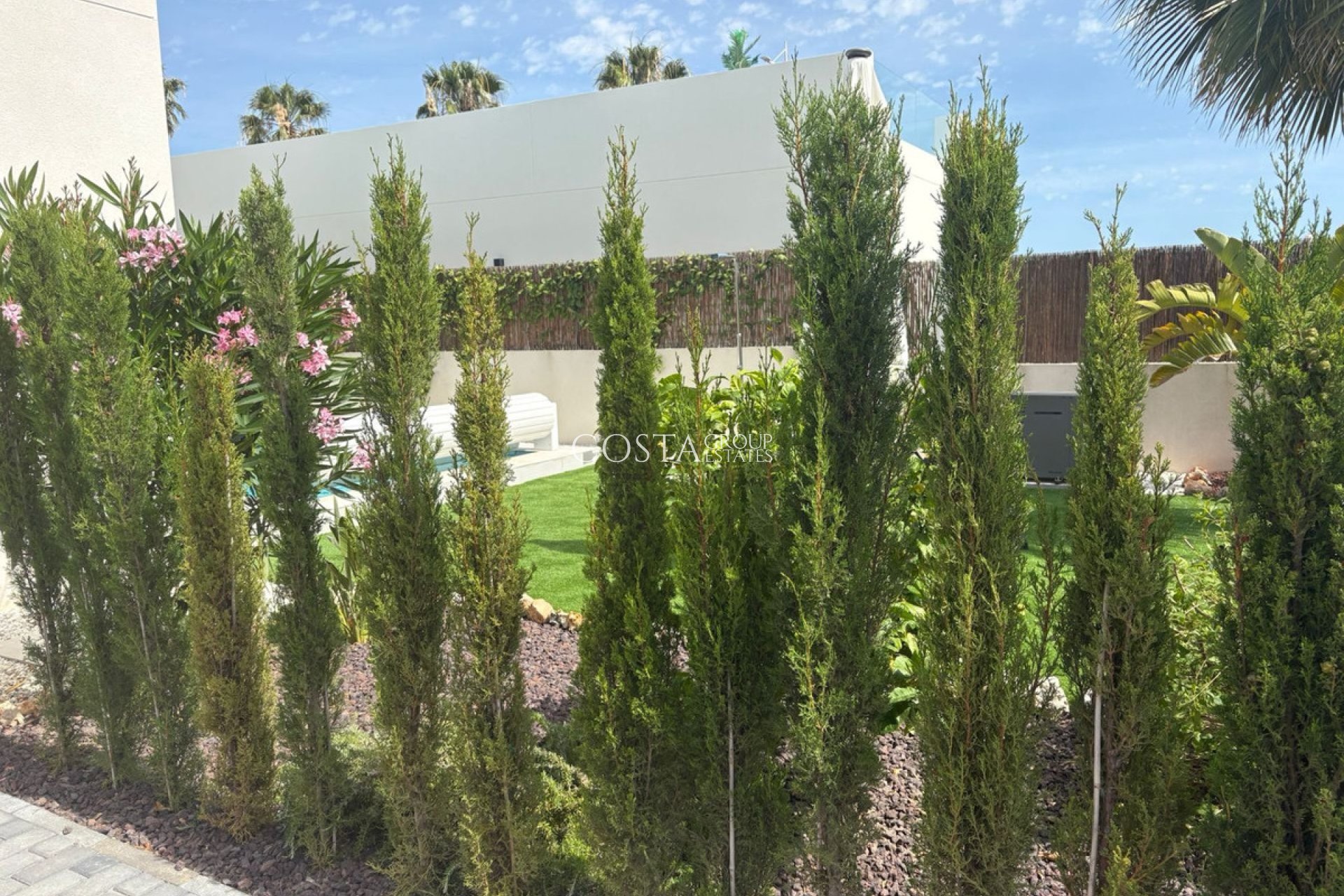 Resale - Villa -
Algorfa - La Finca Golf