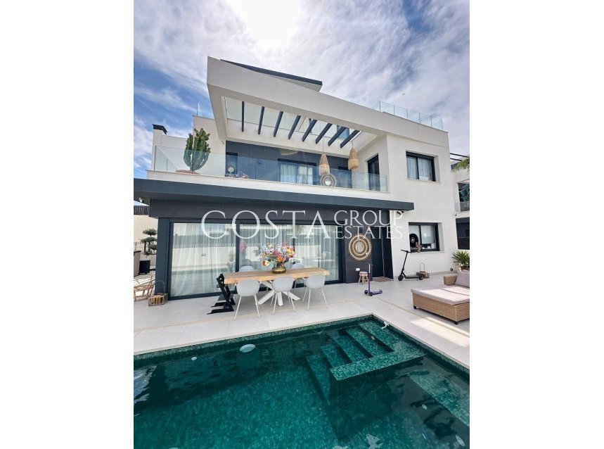 Resale - Villa -
Algorfa - La Finca Golf