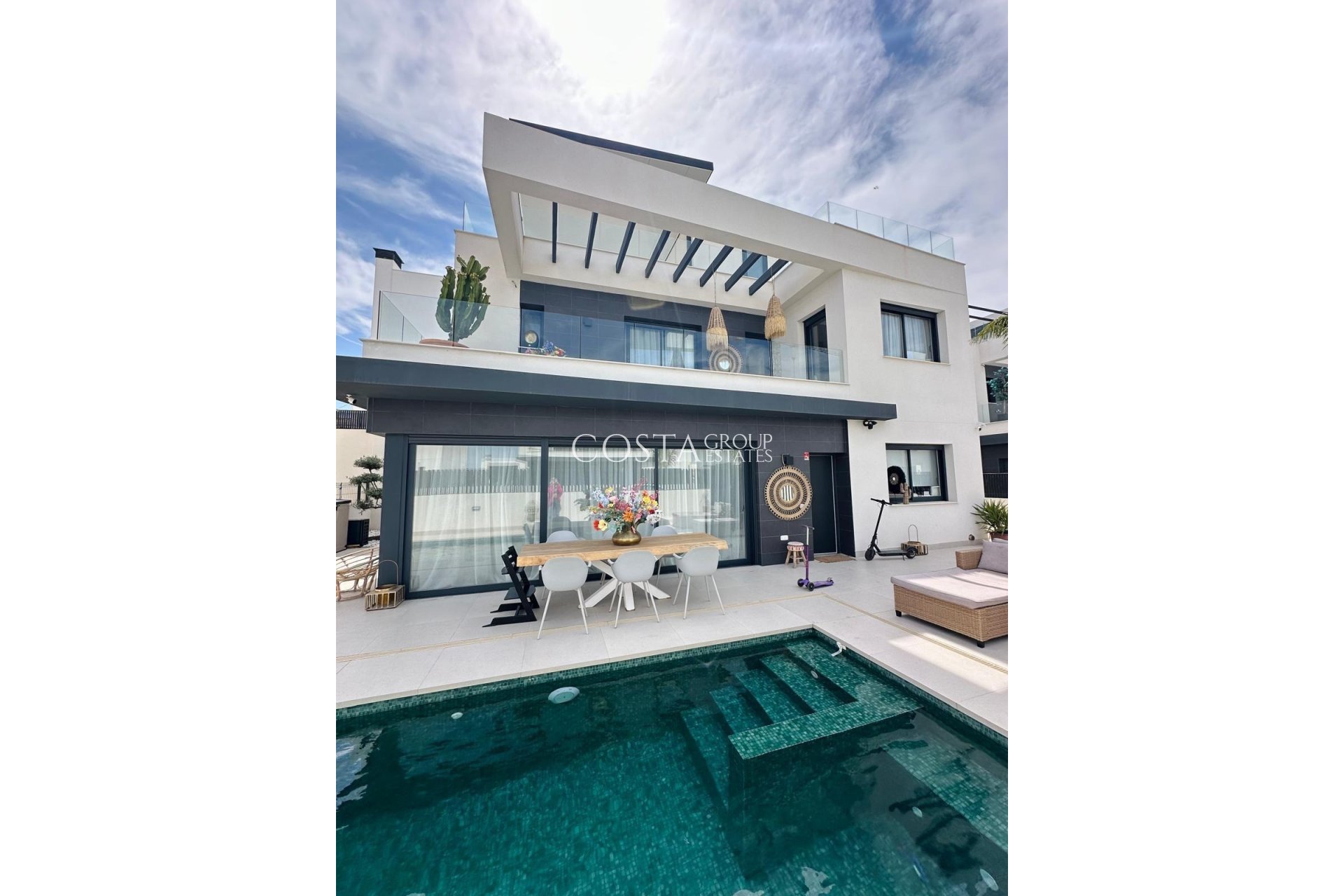 Resale - Villa -
Algorfa - La Finca Golf