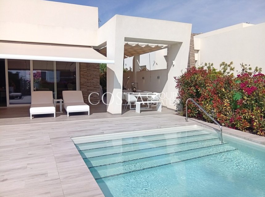 Resale - Villa -
Algorfa - La Finca Golf