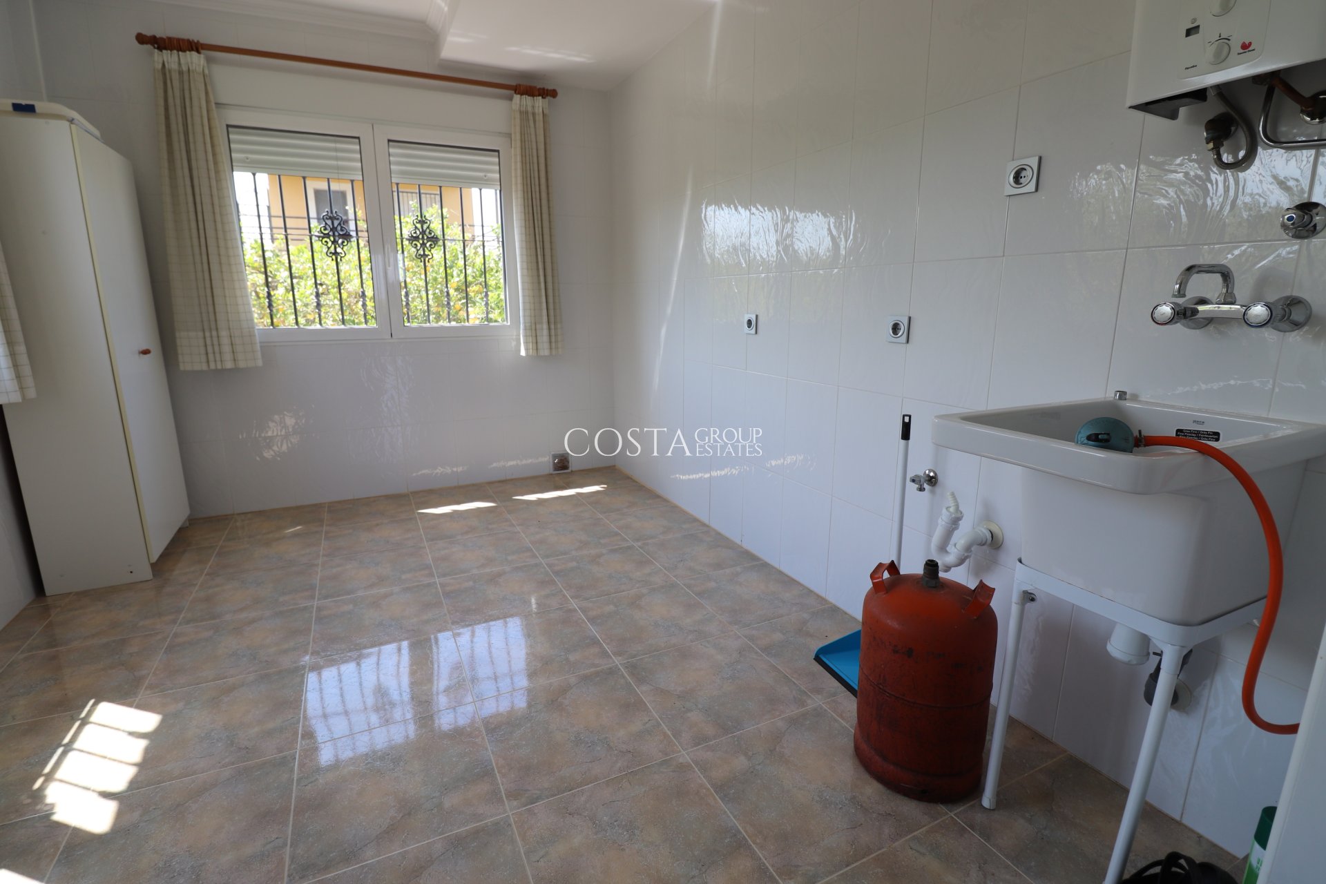 Resale - Villa -
Algorfa