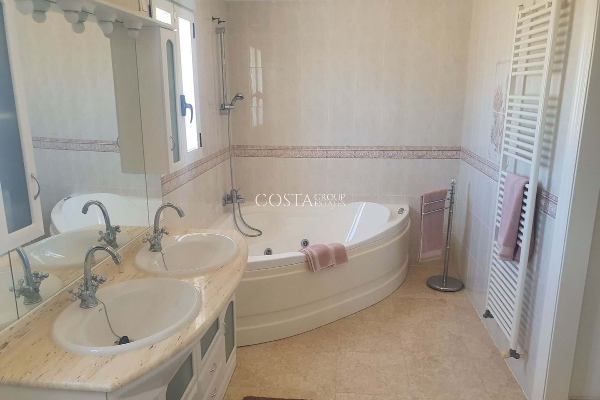 Resale - Villa -
Algorfa