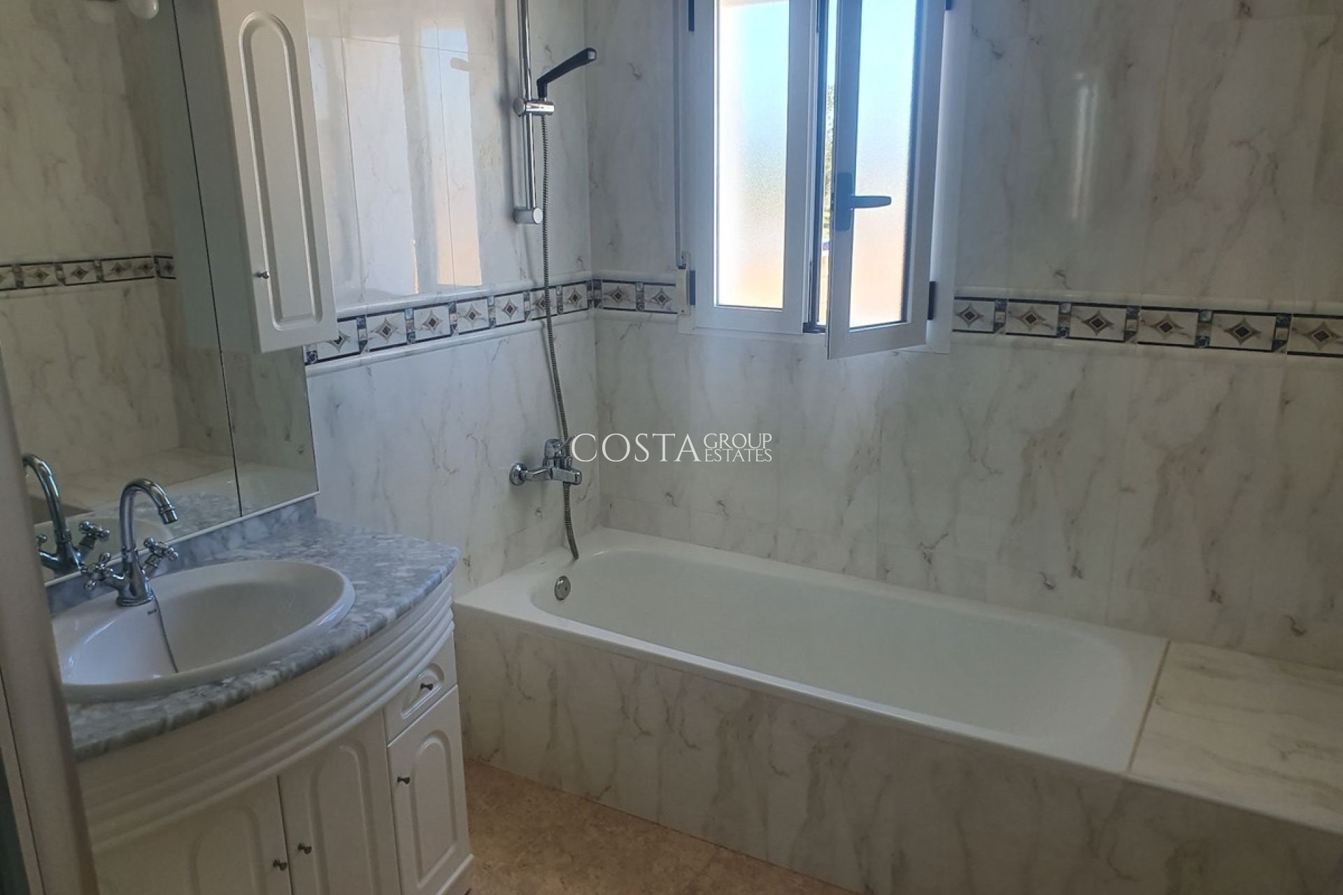 Resale - Villa -
Algorfa