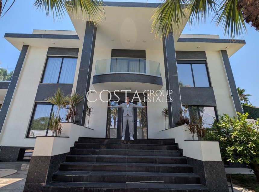 Resale - Villa -
Alicante - Alicante Centro